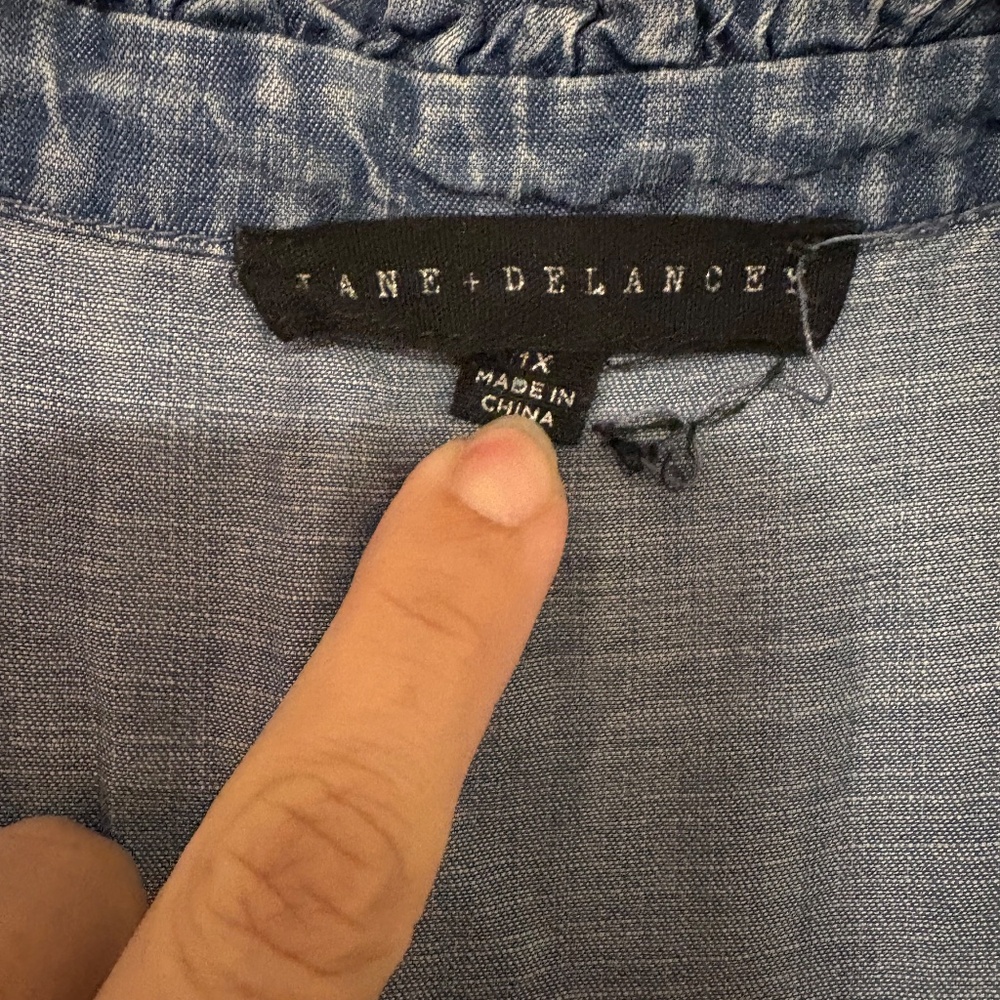 Jane and Delancey Size 1X Denim Short Sleeve Top - Picture 2 of 3